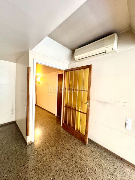 Foto 30943b9d-3341-4098-95b1-9e0d1ed3285f. Pis amb xemeneia calefacció aparcament a Barri del Centre Terrassa