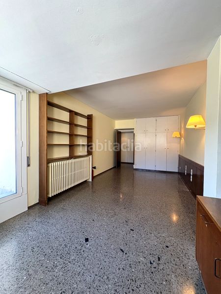 Foto 34a6631c-f7b3-44bc-89f0-f2f60347fec4. Pis amb xemeneia calefacció aparcament a Barri del Centre Terrassa