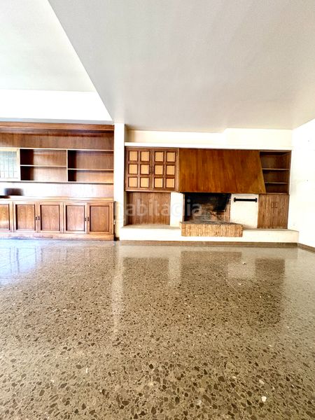 Foto 3a7e8f02-a4c9-4f4e-8971-8f2278be843b. Pis amb xemeneia calefacció aparcament a Barri del Centre Terrassa