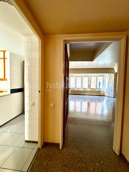 Foto 3d5cda3b-940e-4f5e-af65-0bb076f9a14b. Pis amb xemeneia calefacció aparcament a Barri del Centre Terrassa