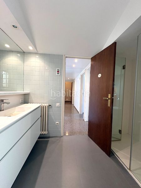 Foto 4d8c4bdb-756e-487a-b096-fa5d2cee7cde. Pis amb xemeneia calefacció aparcament a Barri del Centre Terrassa