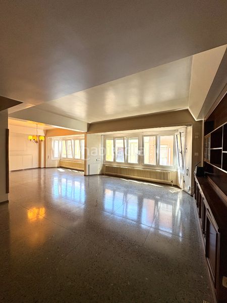 Foto 5c73f5a0-6f6d-478f-910e-8bd6eacddbfa. Pis amb xemeneia calefacció aparcament a Barri del Centre Terrassa