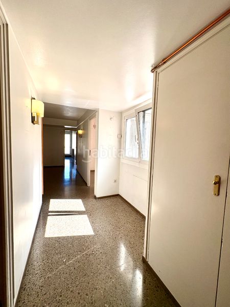 Foto 6f549df9-4297-429b-b638-ef0f639599c4. Pis amb xemeneia calefacció aparcament a Barri del Centre Terrassa