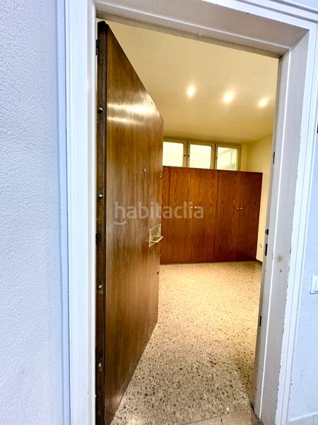 Foto af24ee10-aece-4e8f-aaea-ab84c8dd5946. Pis amb xemeneia calefacció aparcament a Barri del Centre Terrassa