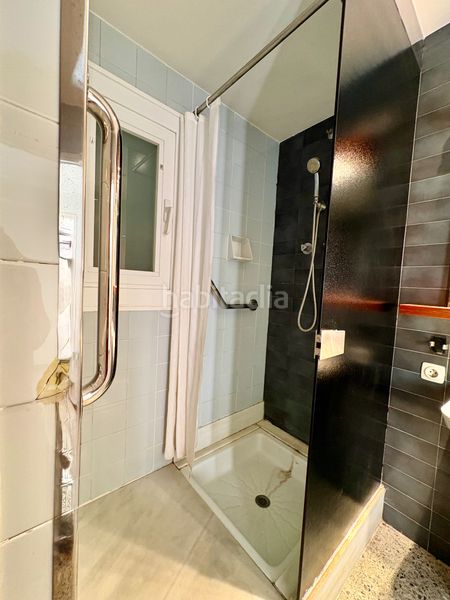 Foto b606fddb-7bce-4b88-b6e4-22964f462652. Pis amb xemeneia calefacció aparcament a Barri del Centre Terrassa