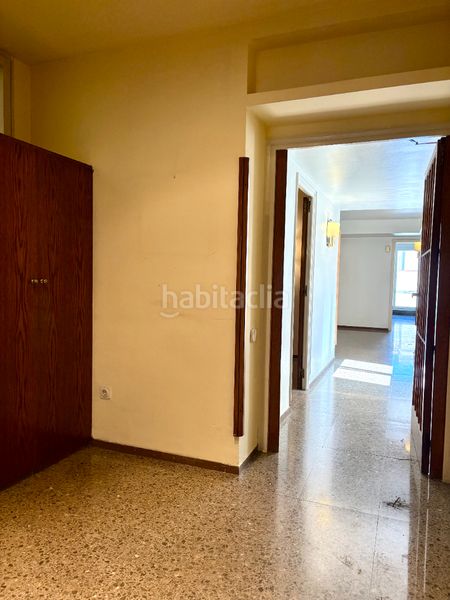 Foto e644e7f8-ac3b-4f83-8df5-5dc9fabb9833. Pis amb xemeneia calefacció aparcament a Barri del Centre Terrassa