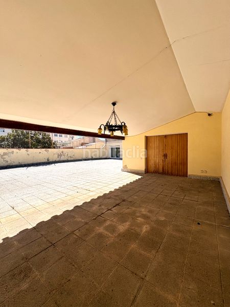 Foto e9d6df83-3b6d-4f89-8c63-8916cc9964ac. Pis amb xemeneia calefacció aparcament a Barri del Centre Terrassa