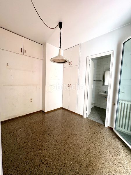 Foto f4a704fa-2a2e-453f-bc74-fc8b6e487fa7. Pis amb xemeneia calefacció aparcament a Barri del Centre Terrassa