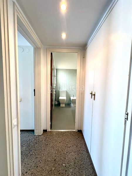 Foto f60b1874-2d4d-4425-aff1-c6d65ac64a7c. Pis amb xemeneia calefacció aparcament a Barri del Centre Terrassa