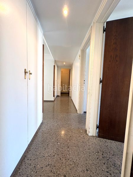 Foto f737d7bb-4cb7-4cc7-8e54-0c911919088f. Pis amb xemeneia calefacció aparcament a Barri del Centre Terrassa