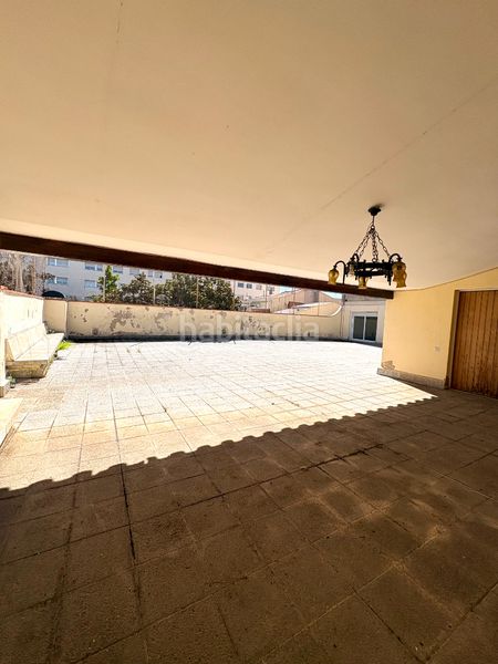 Foto f7580198-2fcd-4393-b61c-a3c600826c62. Pis amb xemeneia calefacció aparcament a Barri del Centre Terrassa