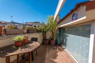 Duplex  Carrer de les comèdies. Sabadell centro. dúplex de 4habs. + 2lav + balcón + terraza + pk