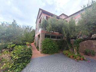 Chalet  Carrer guinart. Castellar del vallés. chalet de 5habs. + 3lav. + garaje + jardín