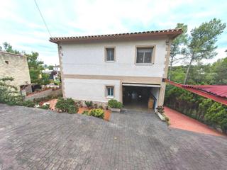 Chalet  Avinguda dels roures. Rubí. chalet de 4habs. + 2lav. + jardín + piscina