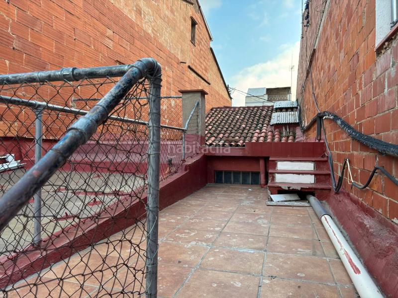 Foto f521f35d-70ea-4ef9-8e6e-0a2b6ae46402. Casa adosada zona de Can Palet. casa adosada de 3hab. + 1lav. + patio + terraza en Terrassa