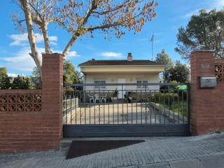 Masía  Passatge terrassa. Can serra. casa de campo de 3 habs. + 1 lavabo + gran zona de ja