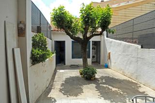 Reihenhaus  Carrer de blasco de garay. La maurina. casa con dos pisos individuales, para dos famílias.