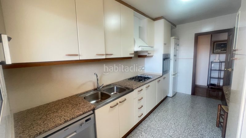 Foto a96df92c-3cd0-41c9-ba63-516a24de4ef6. Pis amb xemeneia calefacció a Can Boada Terrassa