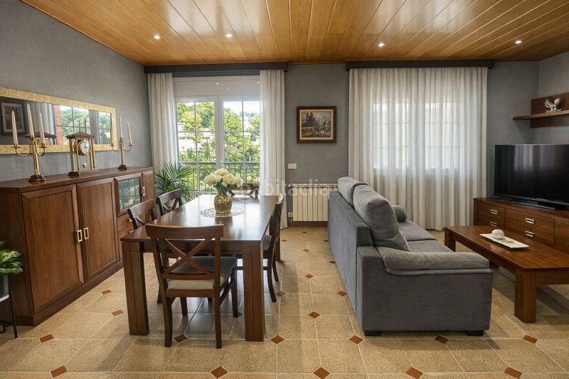 Foto 01df329c-1194-4de6-8494-1708bb03ec66. Xalet amb xemeneia calefacció aparcament piscina a Rubí