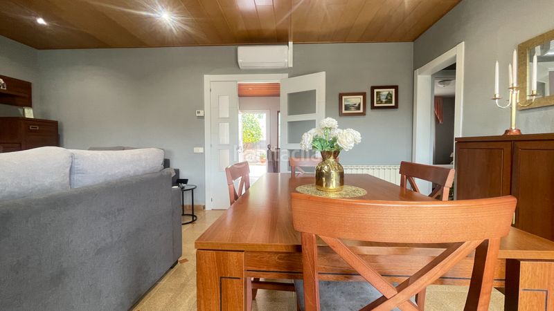 Foto 7af7b731-9e75-4309-bfa9-59da8e58d20b. Xalet amb xemeneia calefacció aparcament piscina a Rubí