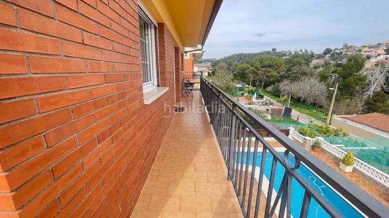 Foto 8a24af49-1034-41a5-8f31-c149d1e9e3a4. Xalet amb xemeneia calefacció aparcament piscina a Rubí