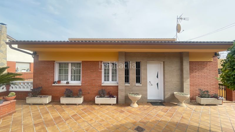 Foto 95db3351-0069-4153-ac1f-89b54f8a064a. Xalet amb xemeneia calefacció aparcament piscina a Rubí