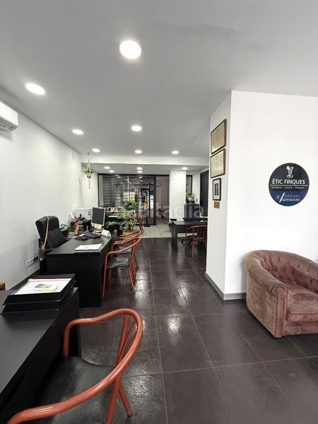 Foto 9671607a-cc63-4553-9ec4-cd1f52cb0438. Xalet amb xemeneia calefacció aparcament piscina a Rubí