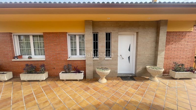 Foto ab9190e5-6418-4804-bd7f-fc67a30dbfa2. Xalet amb xemeneia calefacció aparcament piscina a Rubí