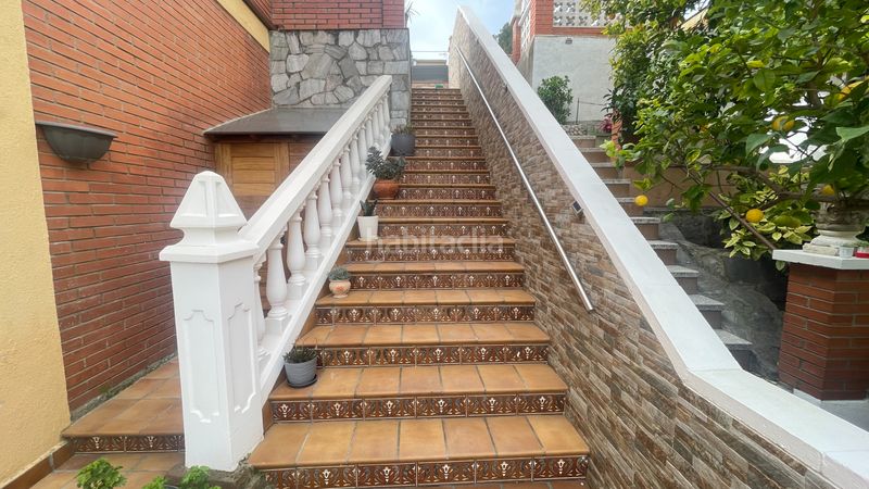 Foto d948297e-1cc7-4639-a48b-9bbf0f5f4cd6. Xalet amb xemeneia calefacció aparcament piscina a Rubí