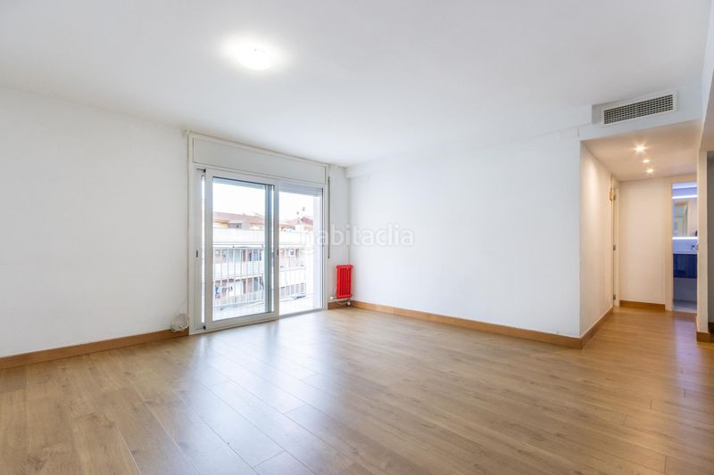 Foto f6d83baa-da42-425c-a778-a848b5db3e11. Àtic amb calefacció a Barri del Centre Terrassa