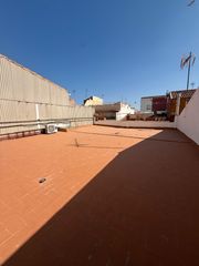 Pis  Carrer de fraga. Piso de 4habs. + terraza, en finca con solo un vecino. st.pere n