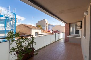 D�plex  Carrer de bartrina. Sant pere. luminoso d�plex de 3habs. + 2 ba�os + terrazas + pk