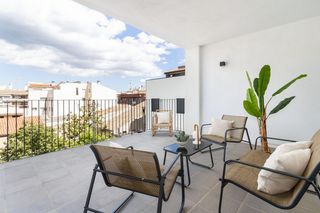 D�plex  Carrer transversal. Sant pere. amplio d�plex de 4habs. + 3 ba�os + terraza + balc�n