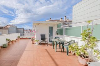 Duplex  Carrer del berguedà. Can palet. amplio duplex de 5 habs. + 2 baños + terraza + balcon