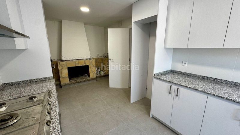 Foto 538c3819-a3d1-43b9-9b42-a9a2c908de18. Casa adossada amb xemeneia calefacció aparcament a Terrassa