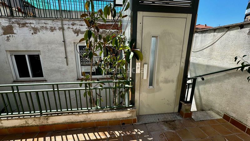 Foto 89f4b7e1-d3c0-439b-af8d-521095d9fd8f. Casa adossada amb xemeneia calefacció aparcament a Terrassa