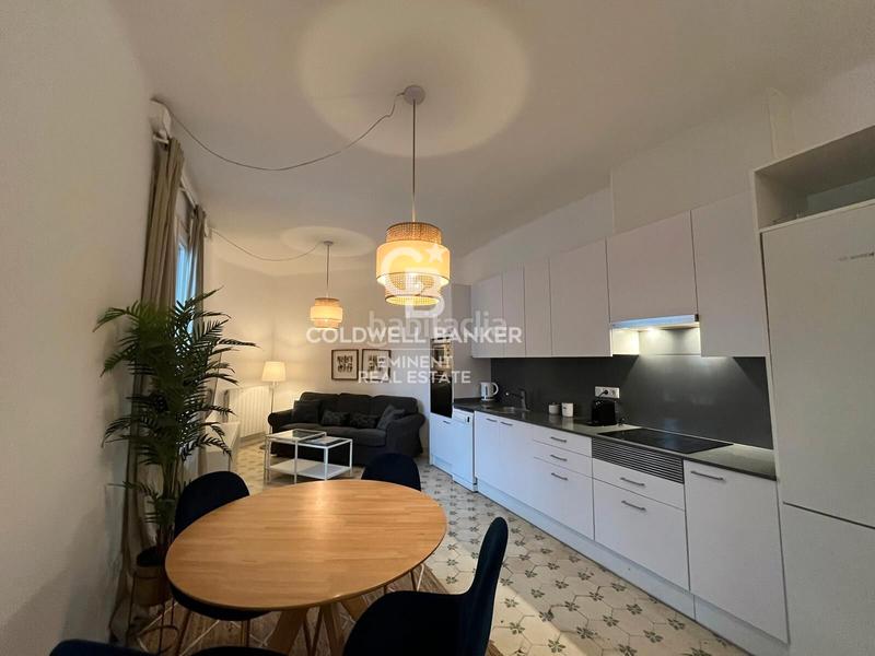 Foto 10c3e57d-300f-4ec1-8975-1ae3a90a9cc9. Alquiler piso alquiler temporal - vivienda de 3 habitaciones en el corazón – calle marina en Barcelona