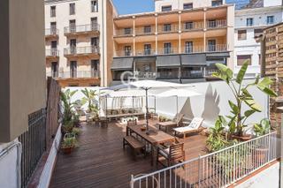 Attique à Raval. Doble oportunidad en el corazón de barcelona: ático reformado co