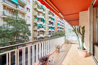 Piso  Carrer del tenor masini. Piso con gran terraza y plaza de parking incluida encalle  tenor