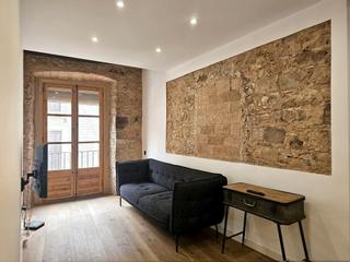 Appartement  Carrer ample 40. Vivienda reformada con balcón en el gótico, junto a correos – 78