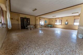 Casa a Albatera. Gran oportunidad para negocio , y tener tu vivienda junto a tu n