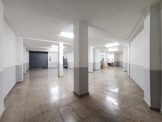 Lloguer Local Comercial a Carrús Oeste. Local comercial ideal supermercados!!