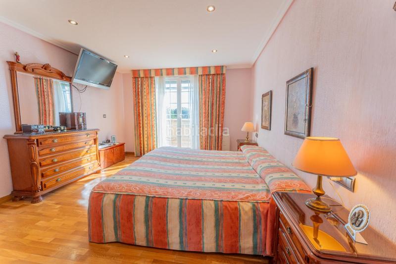 Foto 9c8763d1-fd15-42fc-bf04-b3e158c98332. Chalet mit pool in Nou Altabix Elche / Elx