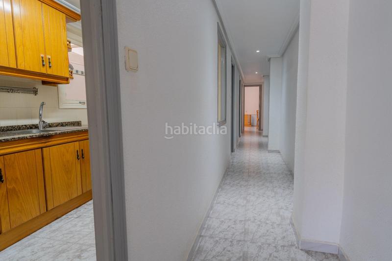 Foto cde736e9-773e-44b0-8281-4dfda2835b21. Planta baja entresuelo luminoso, calle pedro juan perpiñan en Elche / Elx