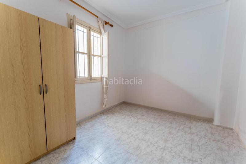 Foto f0650fb2-7269-49e2-8872-7b3a0e4c7b07. Planta baja entresuelo luminoso, calle pedro juan perpiñan en Elche / Elx