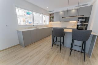 Appartement à Reina Victoria - Miguel Hernández. Oportunidad de compra en zona centro