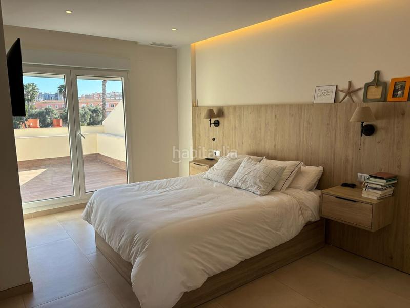 Foto 0c7d7ea2-a9d3-4a77-b758-308636d2a21b. Casa adosada impresionante casa adosada reformada en miriam blasco, golf playa de san juan en Alicante