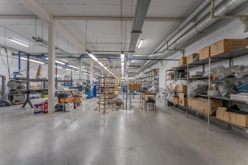 Foto b8a22e33-a61a-43b2-8b6b-f419f3e43be0. Fabrikhalle in Pedanías Este Aspe