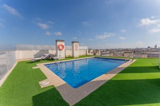 Flat in Dolores. Oportunidad en dolores piso amplio con garaje y piscina comunita
