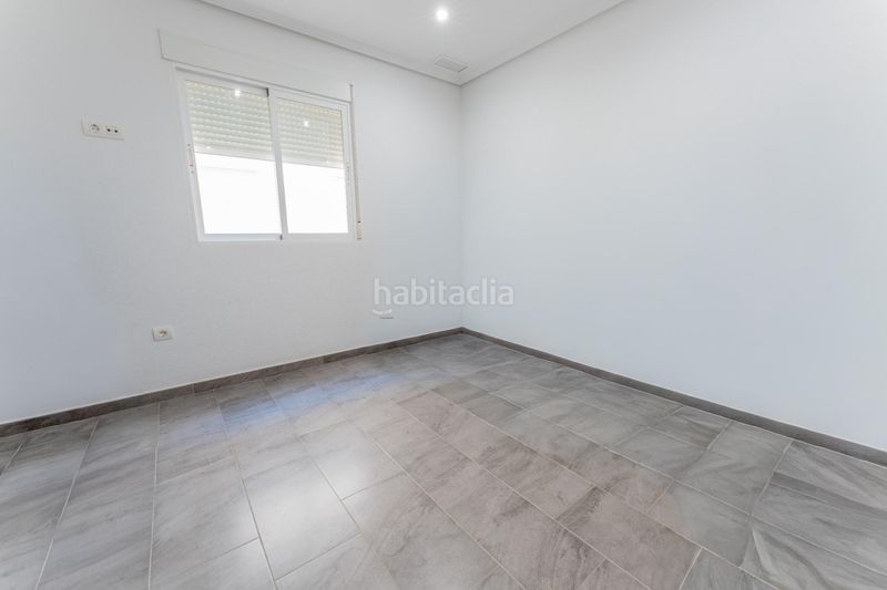 Foto 3d04df00-17da-4256-ae5f-7f5f3615e777. Piso oportunidad piso amplio con garaje y piscina comunitaria en Dolores